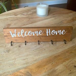 Farmhouse wood “WELCOME HOME” Key Hanger Decor -